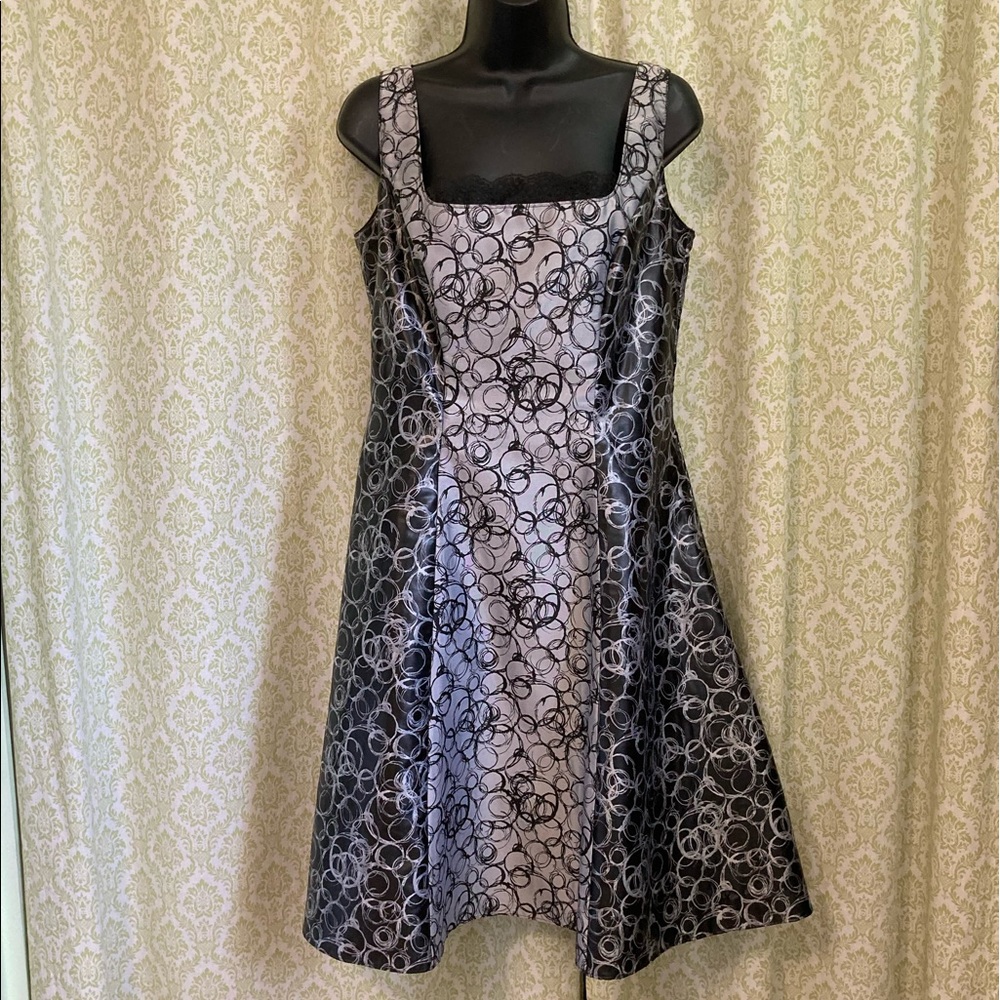 ✨2x HOST PICK✨ Silvery gray and black brocade dress - Picture 1 of 8